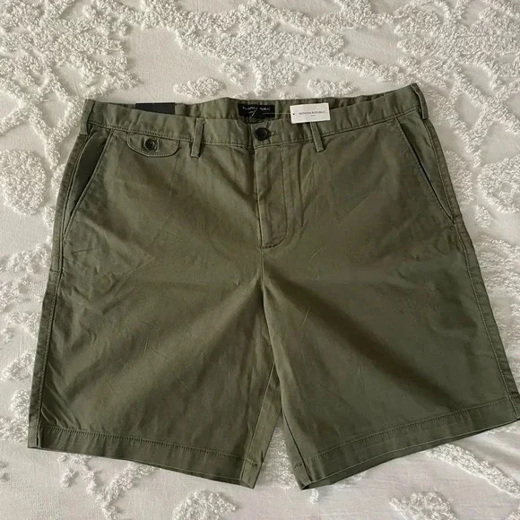 Banana Republic Lived-In Chino Short - Picture 2 of 10